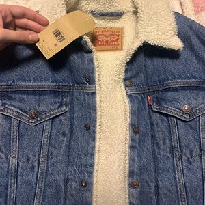 Brand NWT Levi’s Sherpa fleece jacket women’s !